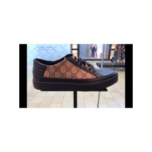 Brand new. authentic Gucci men’s shoes. Size 7.
